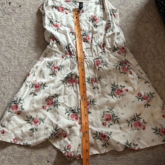 H&M Floral romper - Picture 7 of 7
